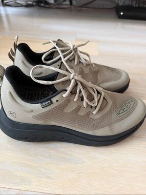 Keen Men's Tan and Black Trail-Ready Sneakers